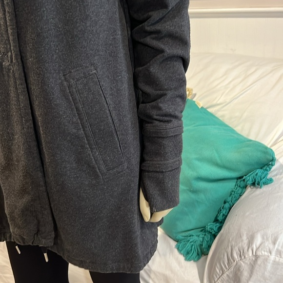 Lululemon - Picture 3 of 6